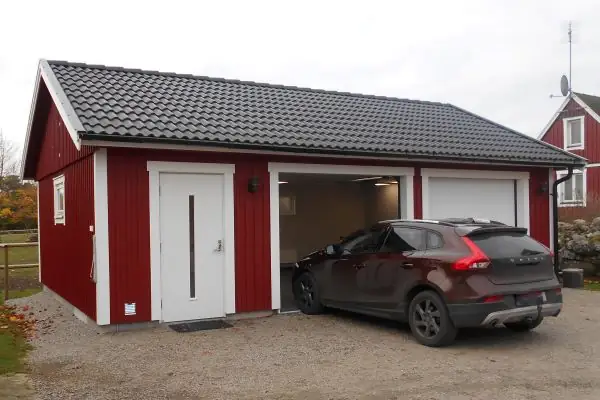 Kunden har valt portarna på långväggen.